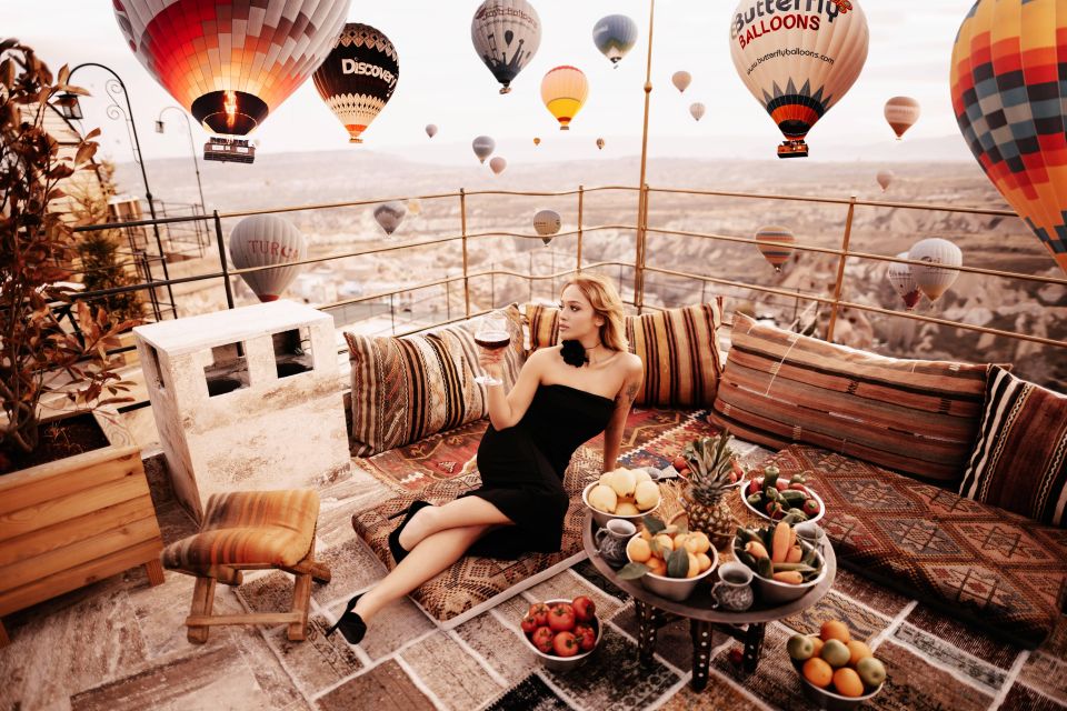 1 breakfast in cappadocia at carpet terrace with balloons Breakfast in Cappadocia at Carpet Terrace With Balloons