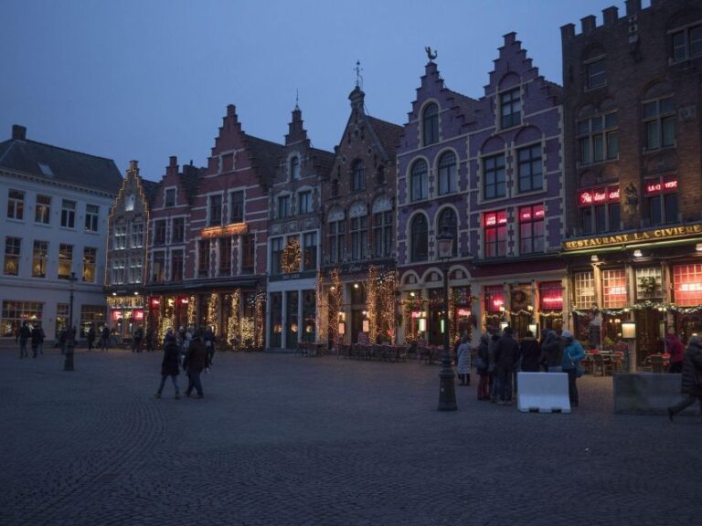 Bruges: Christmas Market Private Walking Tour
