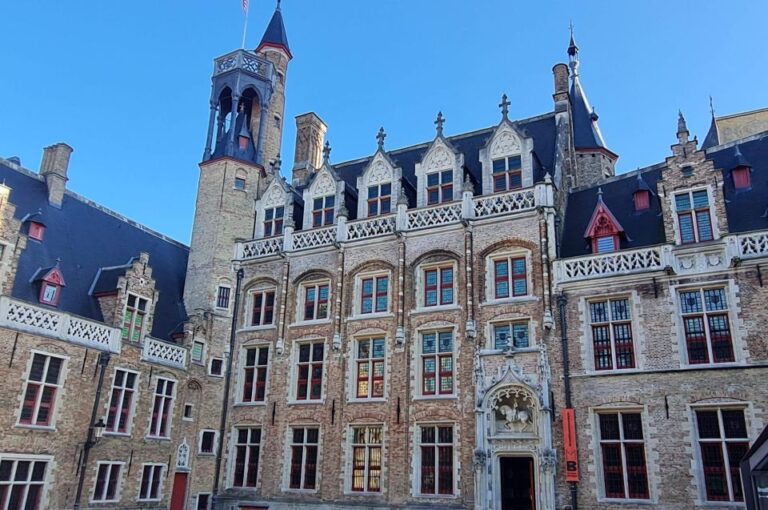 Brugge:Private Walking Tour & Chocolate, Local Guide