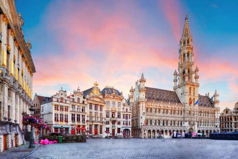 Brussels: Highlights Self-Guided Scavenger Hunt and Tour