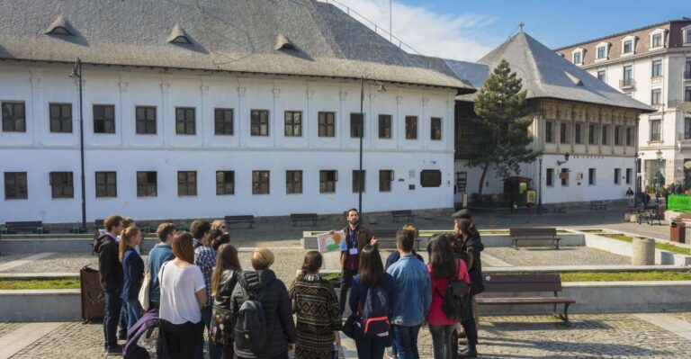 Bucharest: Calea Victoriei and Old Town Highlights Tour