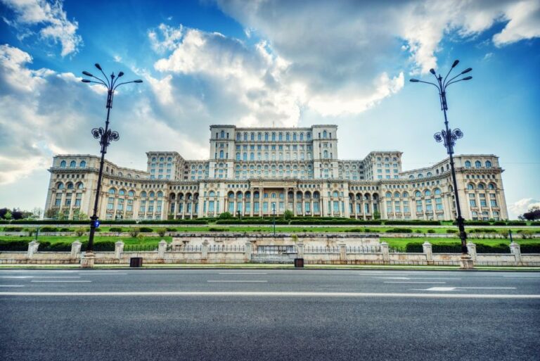 Bucharest: City Highlights Guided Private Tour 4h