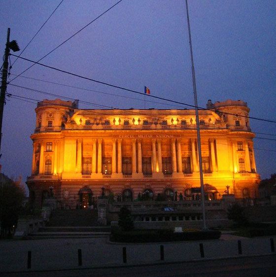 Bucharest Evening Tour and Traditional Dinner