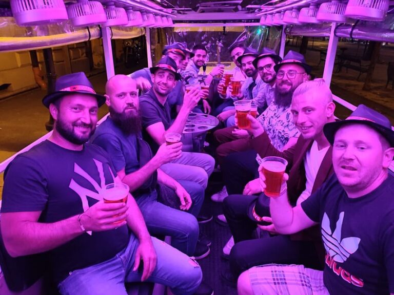 Budapest: BeerBus Sightseeing Party Tour