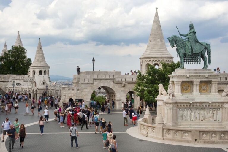 Budapest: Buda Castle District Walking Tour