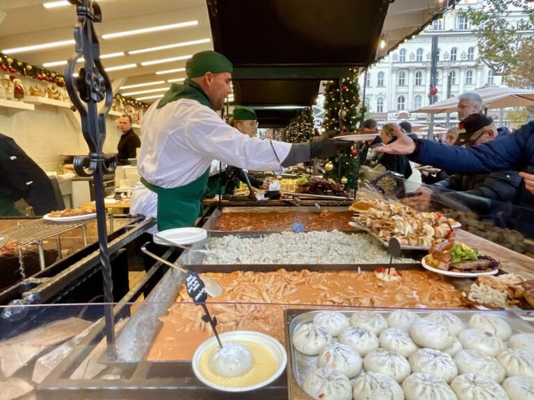 Budapest: Christmas Market Guided Walking Tour With Tastings