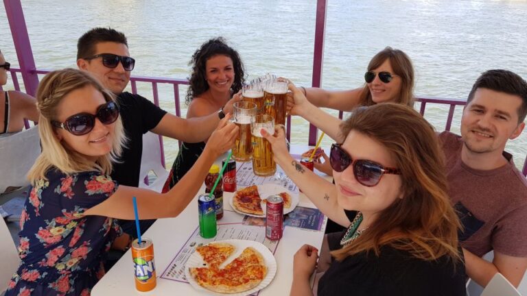 Budapest: Downtown Budapest Cruise With Pizza and Beer