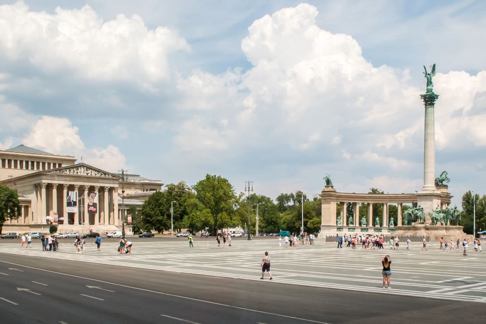 Budapest: Floating Bus Tour by Land and Water - Key Points