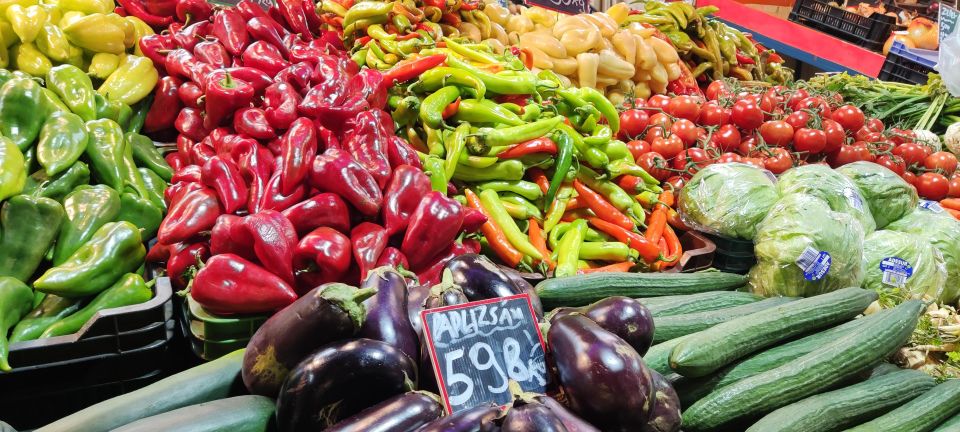 1 budapest hungarian cuisine in the market hall german Budapest: Hungarian Cuisine in the Market Hall (german)