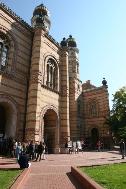 Budapest: Jewish Heritage Guided Tour With Synagogue Ticket