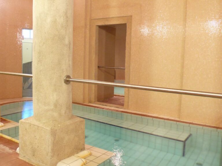 Budapest: Lukács Thermal Bath Full-Day Spa Ticket