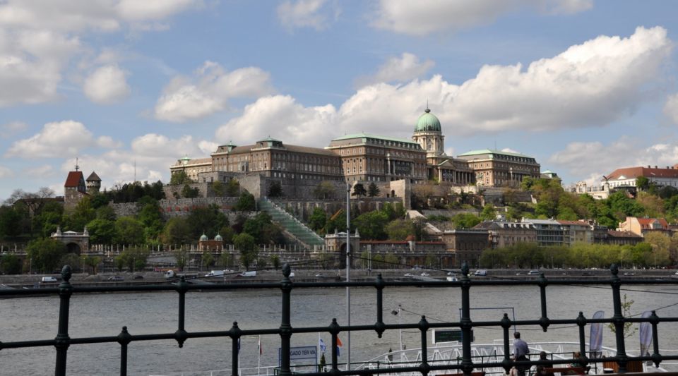 Budapest: Private 4-Hour Guided Walking Tour