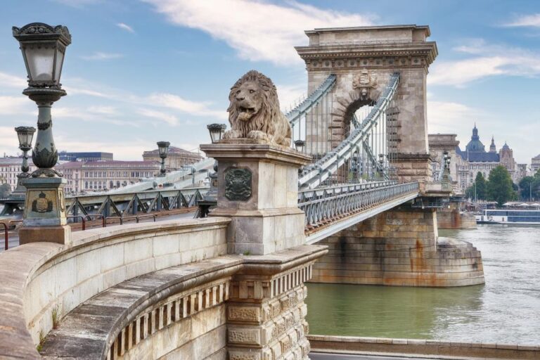 Budapest: Private Architecture Tour With a Local Expert