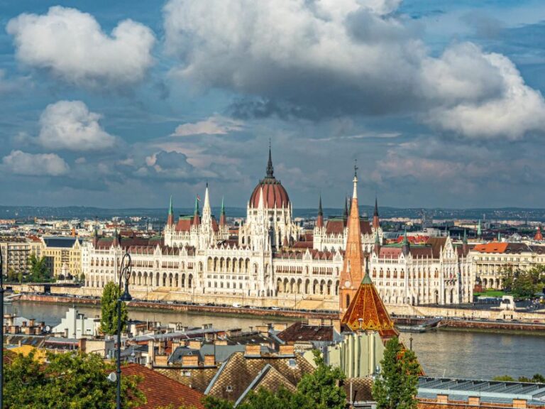 Budapest: Private Exclusive History Tour With a Local Expert
