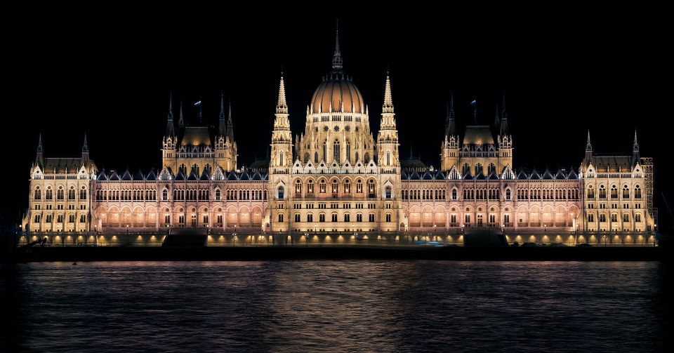 Budapest Private Walking Tour 2.5 Hours - Language Options and Private Group