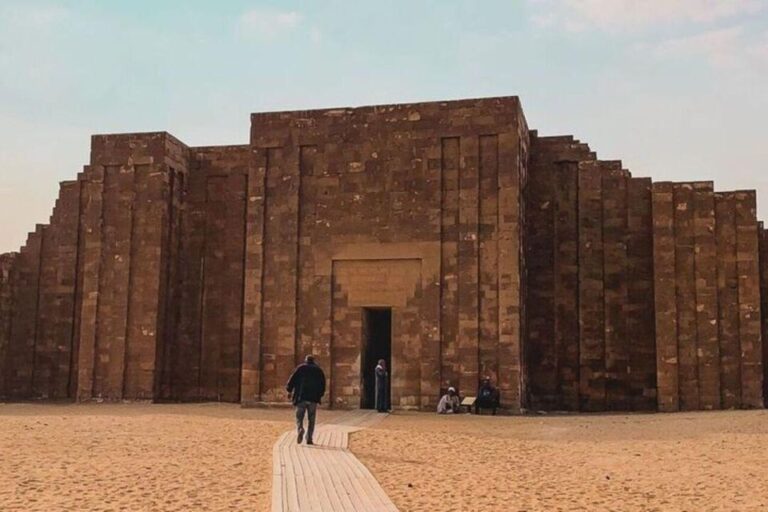 Cairo: Giza Pyramids, Memphis and Sakkara Private Day Tour