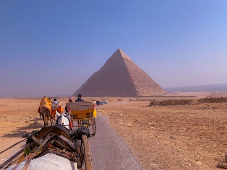 Cairo: Giza Pyramids Tour and Horse Carriage Ride
