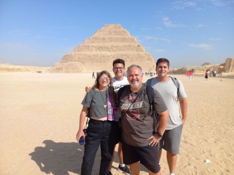 Cairo or Giza: Pyramids, Sakkara & Museum Private Tour