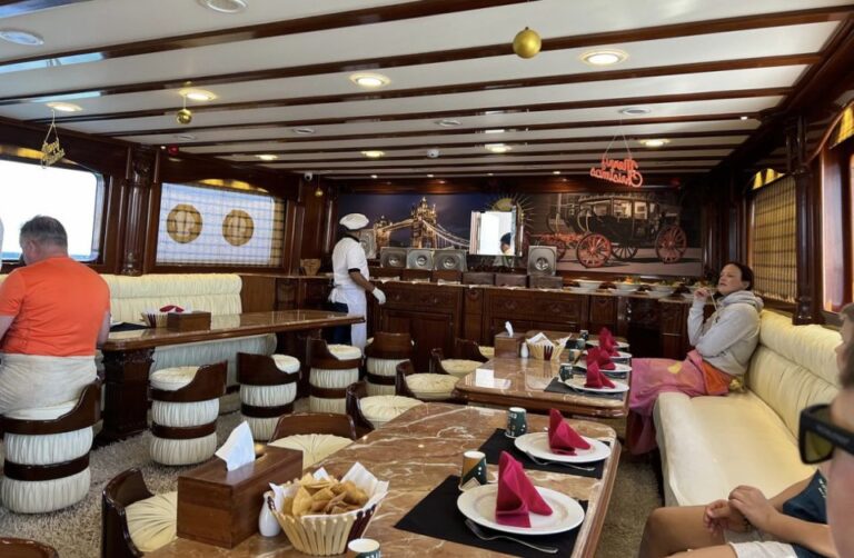 Cairo: Premium Yacht Cruise & Lunch With Optional Pickup