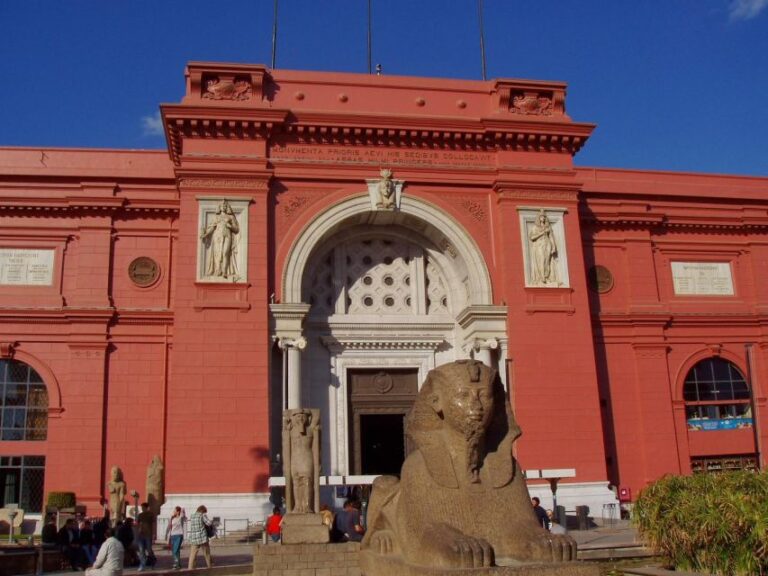 Cairo: Private Tour of Pyramids & Egyptian Museum With Lunch