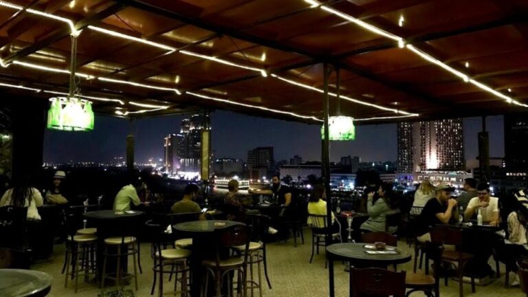 Cairo: Pub Crawl and Speakeasy Bar Tour With 2 Free Drinks