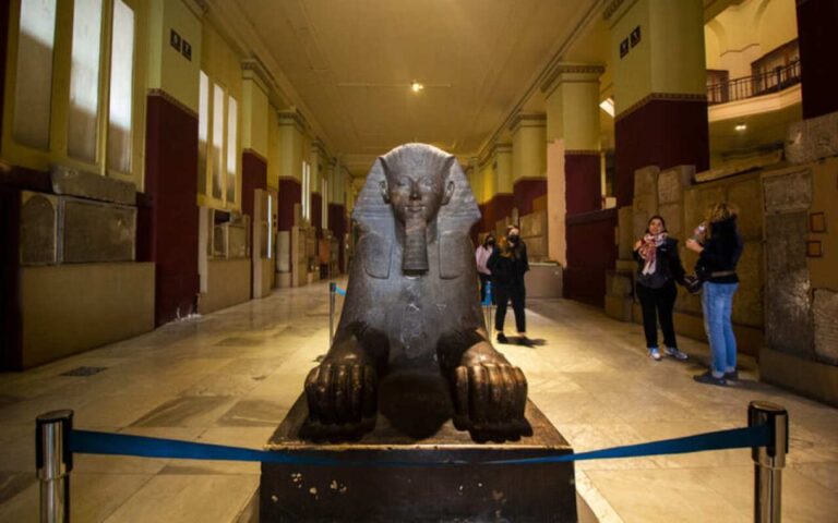 Cairo: the Egyptian Museum Night Tour With Hotel Transfers