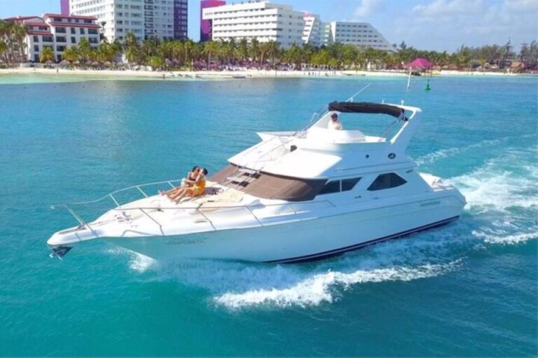 Cancun: Private Luxury 46-Feet Flybridge Yacht Cruise