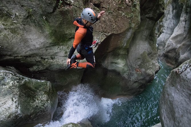 1 canyoning discovery of the furon grenoble lyon Canyoning Discovery of the Furon (Grenoble / Lyon)