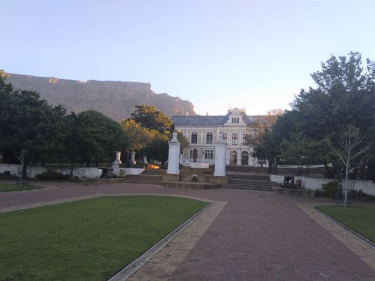 Cape Town: Introductory City Tour by Foot and Minibus