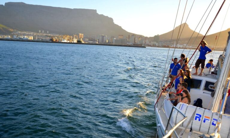 Cape Town: Pre-Sunset Champagne Cruise