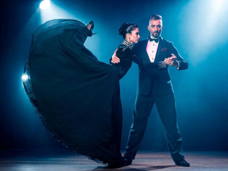 Casablanca Tango Premium: Gourmet Dinner Show Transfer