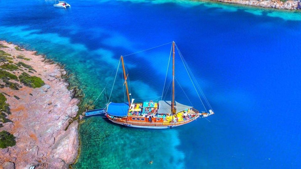 1 cesme small group boat tour with open buffet lunch Cesme: Small Group Boat Tour With Open Buffet Lunch