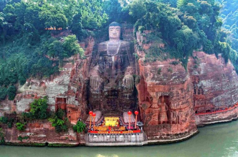 Chengdu Leshan Giant Buddha Boat Trip or Mountian View