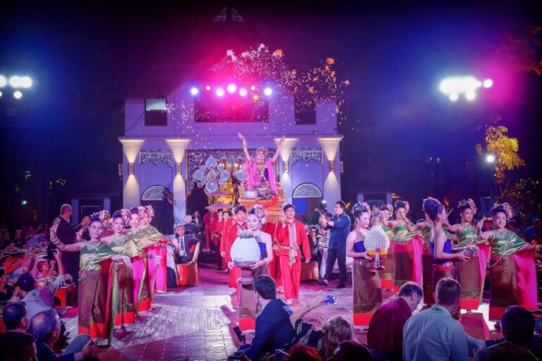 Chiang Mai: Khan Toke Traditional Meal & Dancing Performance