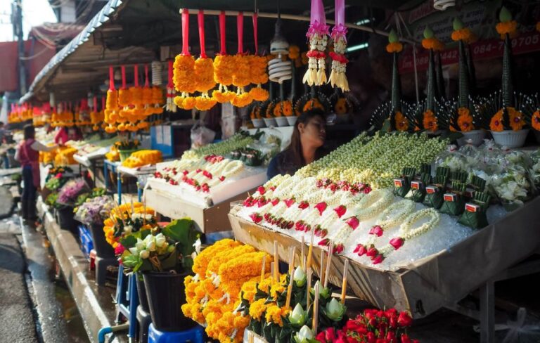 Chiang Mai: Local Food and Markets Guided Walking Tour