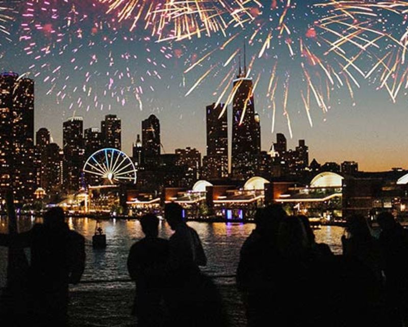 Chicago: Fireworks Buffet Dinner Cruise on Lake Michigan