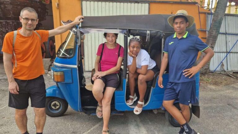 Colombo City Sightseeing Tour by Tuk Tuk Morning or Evening