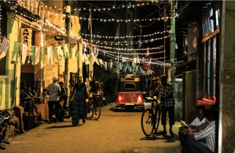 Colombo: Private Nighttime Biking Tour With Snacks