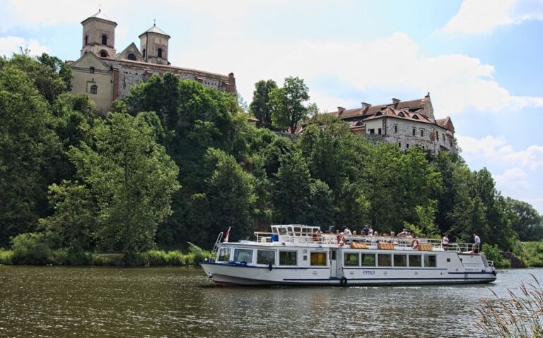 Cracow: 4-hours Sightseeing Cruise to Tyniec