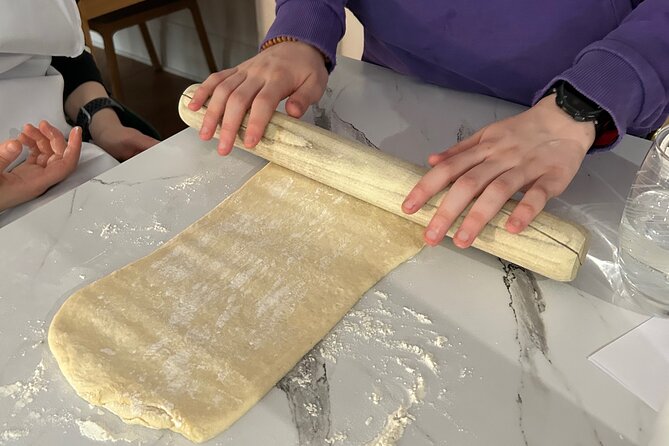 Croissants and Pains Au Chocolat With a Pastry Chef in Paris