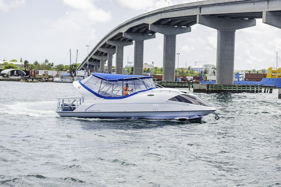 Cruise Ship Travellers Bahamas Via Boat Semi-sub Glassbottom