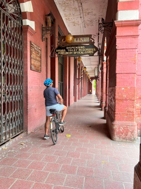 1 cycling through colombo Cycling Through Colombo