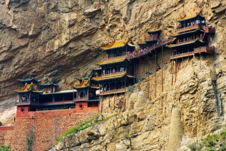 Datong: Private Day Tour to Hanging Temple & Yingxian Pagoda
