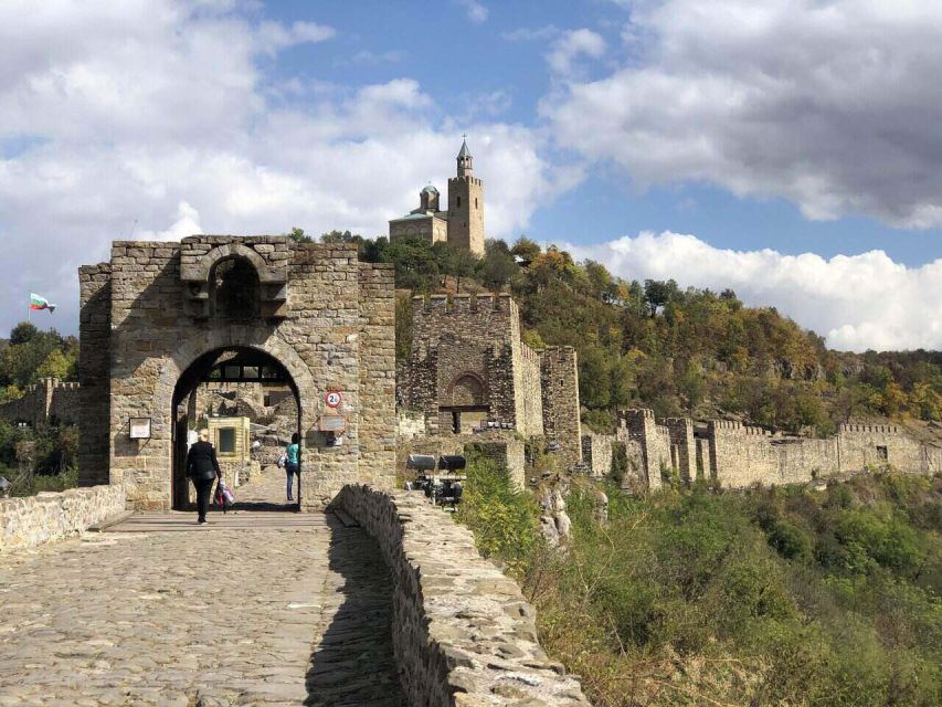 Day Trip to Bulgaria and Veliko Tarnovo From Bucharest - Veliko Tarnovo Highlights