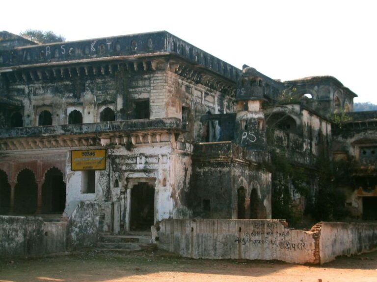 Day Trip to Mastani Mahal &Ajaigarh Fort Tour From Khajuraho