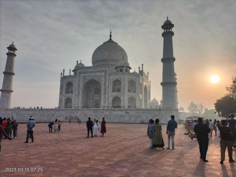 Delhi: Agra Fort and Taj Mahal Day Trip With Tickets & Lunch