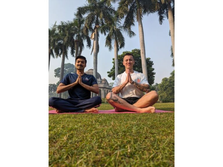 Delhi: Yoga in Lodhi Garden