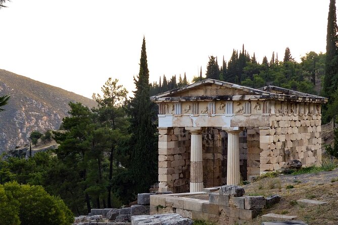 Delphi and Hosios Loukas Monastery Full Day Private Tour