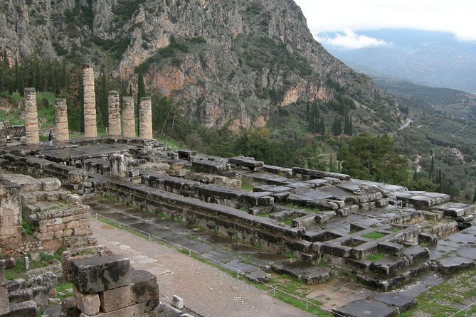Delphi English Guided Tour With Transportation