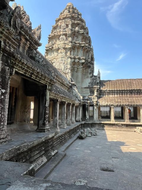 Discover Angkor Wat Sunrise Bike Tour